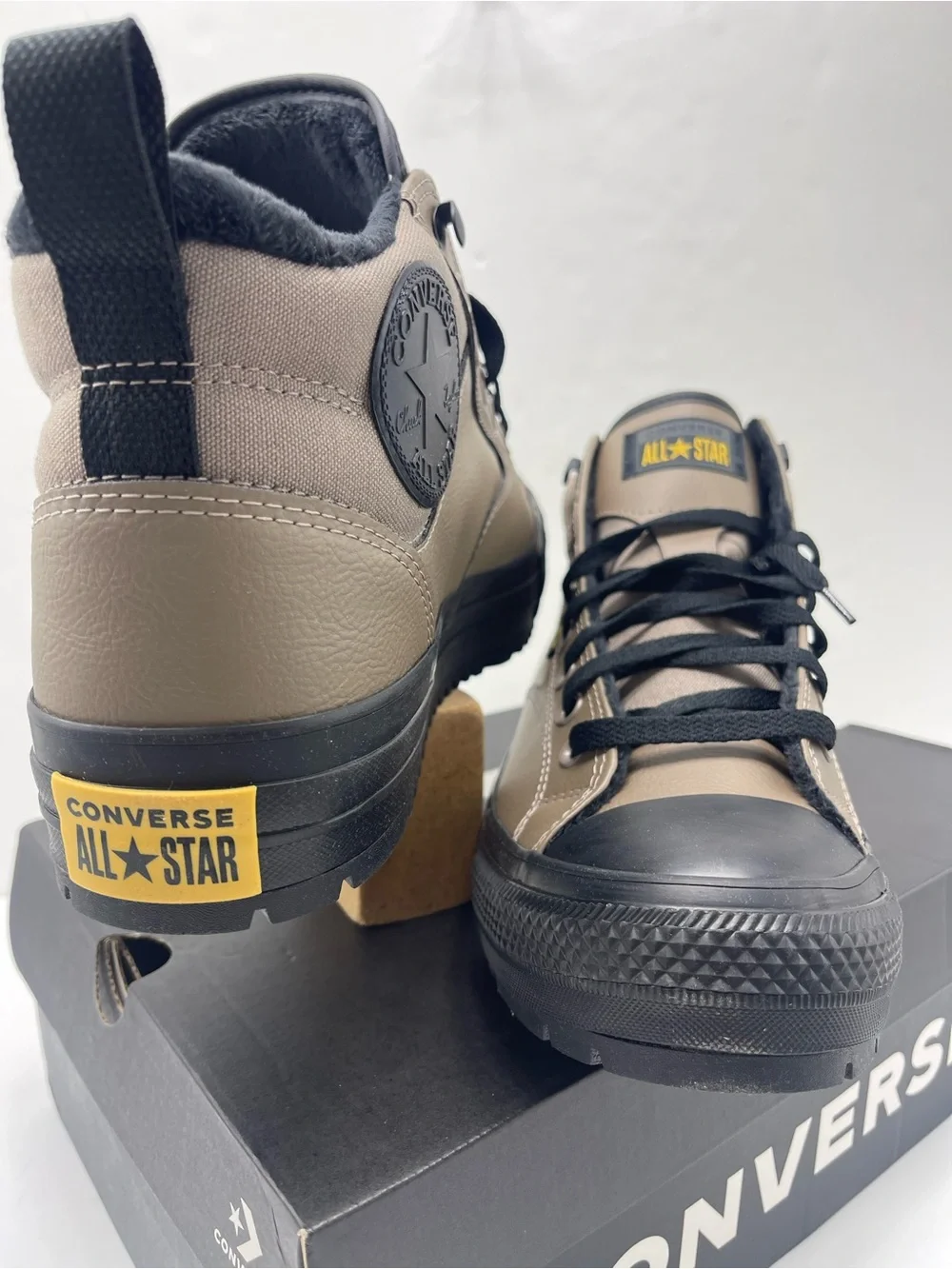 Converse • Men’s CTAS MALDEN STREET BOOT MID CLASSIC TAUPE/BLACK MTE All Weather